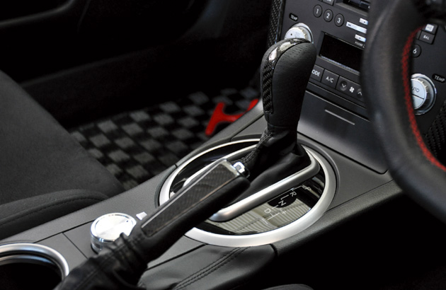 CARBON AT SHIFT KNOB